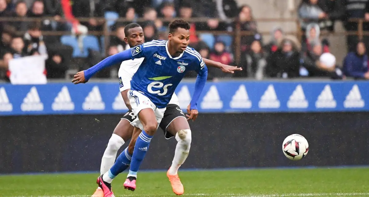 Habib Diallo a inscrit un doublé pour la 1ere victoire du RCSA à domicile.