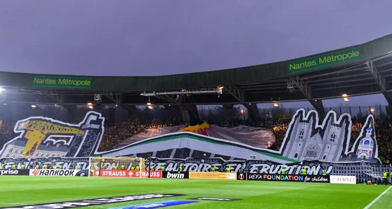  - Nantes - Juventus : les supporters des Canaris balancent une lourde banderole contre le club turinois !