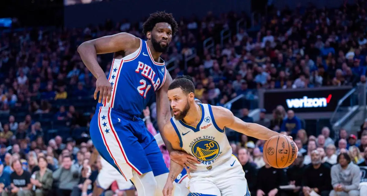 Joel Embiid et Stephen Curry