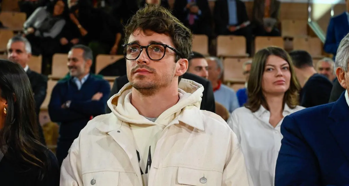 Charles Leclerc lors de Monaco - Olympiakos en Euroligue