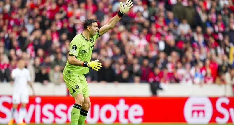  - Ligue Europa Conférence : Emiliano Martinez prend un deuxième jaune après avoir chambré le public mais reste sur le terrain !