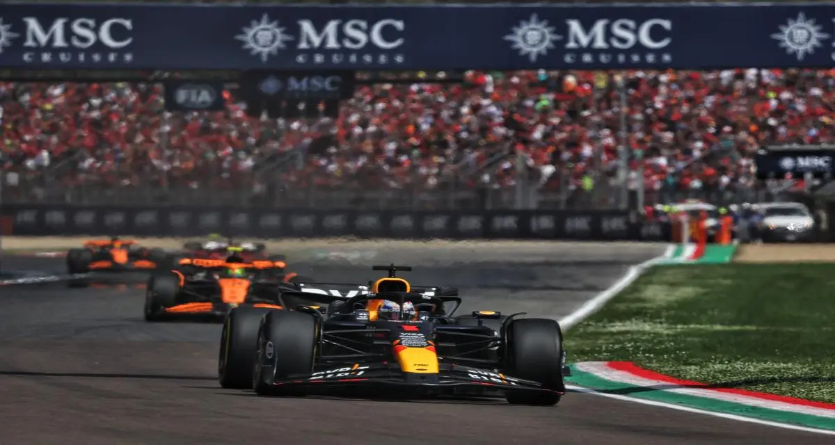 Max Verstappen s'impose sur le circuit d'Imola