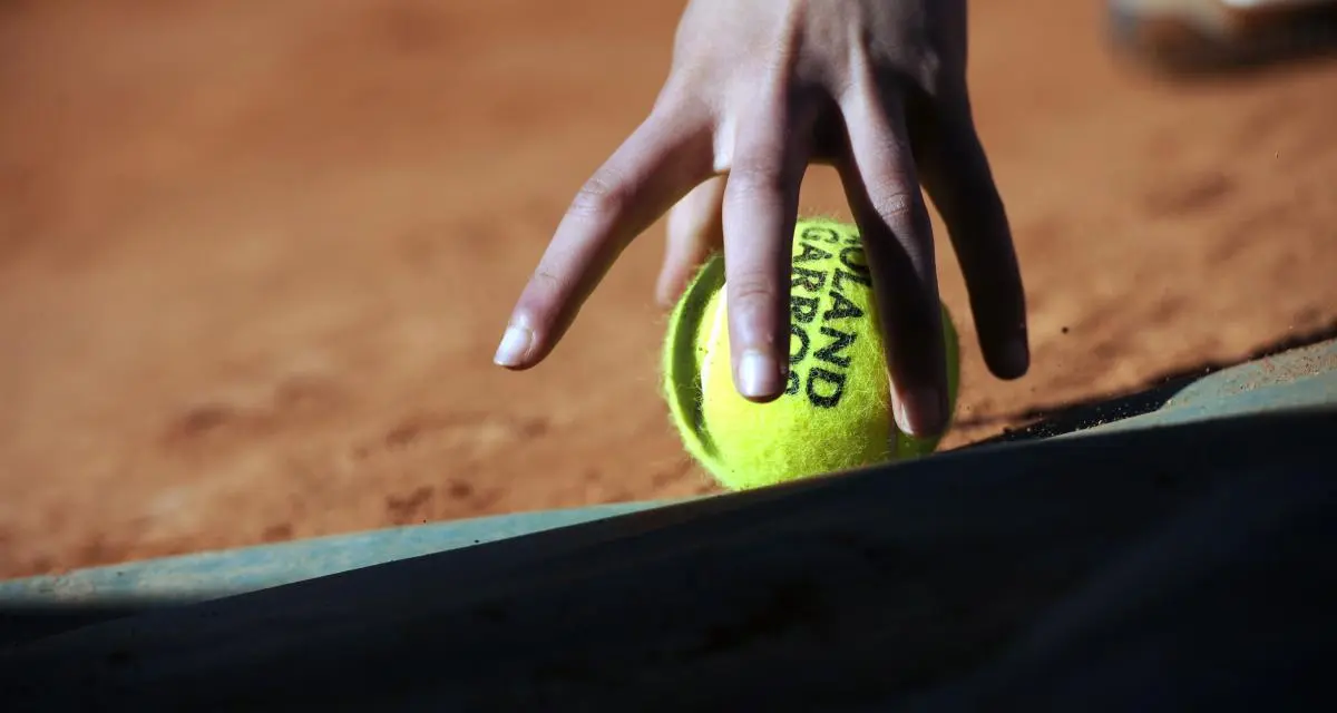 Roland-Garros : un Français vrille et touche une spectatrice, l'arbitre ne le disqualifie pas, son adversaire en rage
