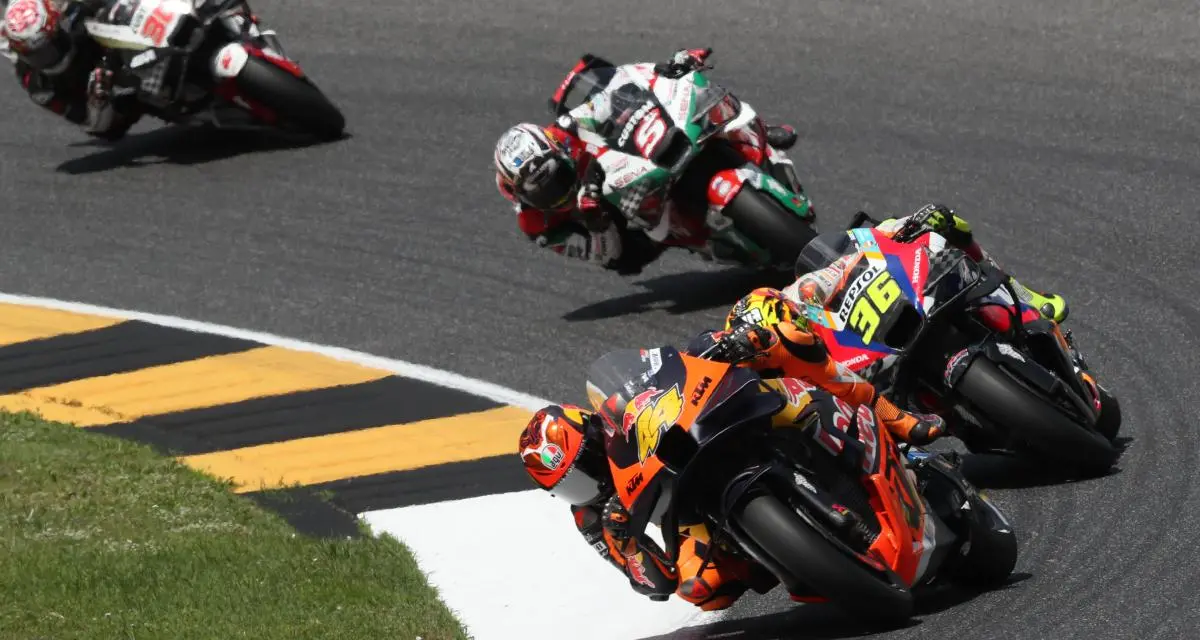 MotoGP : une star du circuit balance sur les commissaires de course, le dossier fait parler