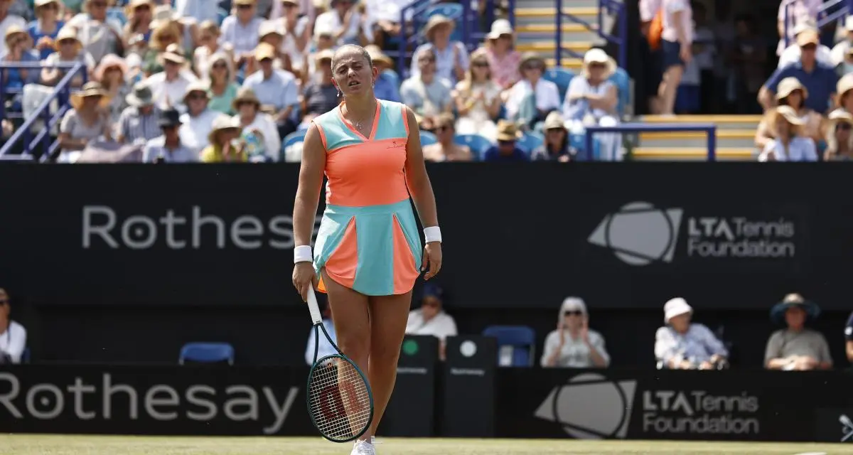 Tennis : le service totalement raté et désastreux de Jelena Ostapenko à Eastbourne (VIDEO)