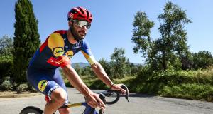 Tour de France : sanctionné par l’UCI après son bain de foule, Julien Bernard se moque de l’instance