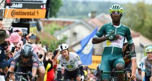 Tour de France : Girmay s’impose encore au sprint et conforte son maillot jaune