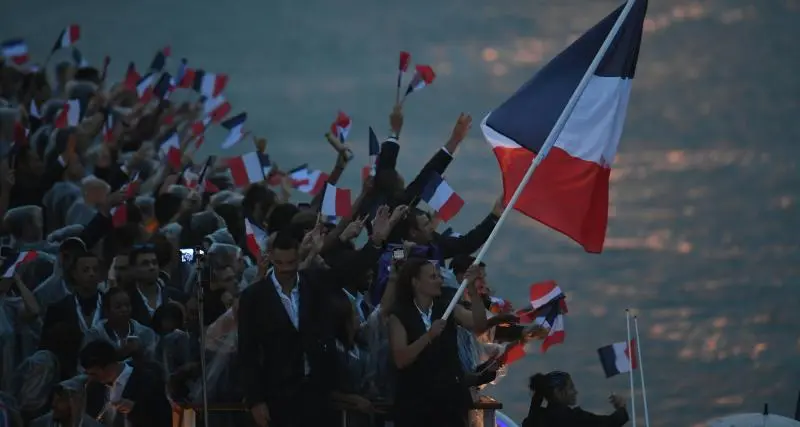 VIDEO – JO 2024 : les images sublimes de la délégation française, acclamée dans tout Paris