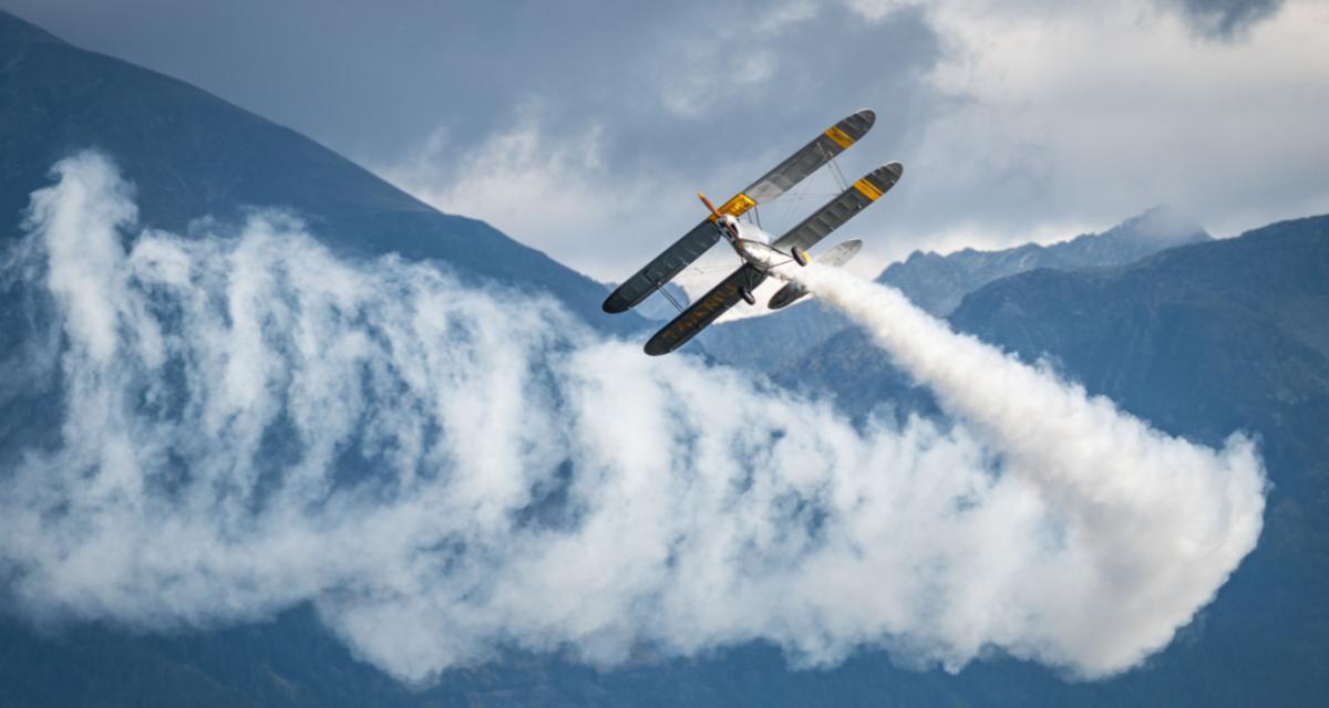 Un biplan fait le show à Saint Hilaire