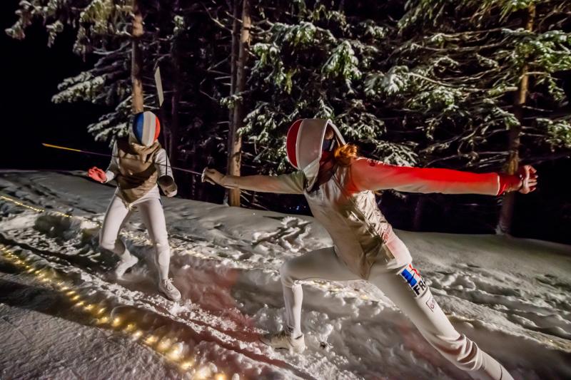 Spectaculaires images d'un combat d'escrime dans la tempête - Combattre le froid