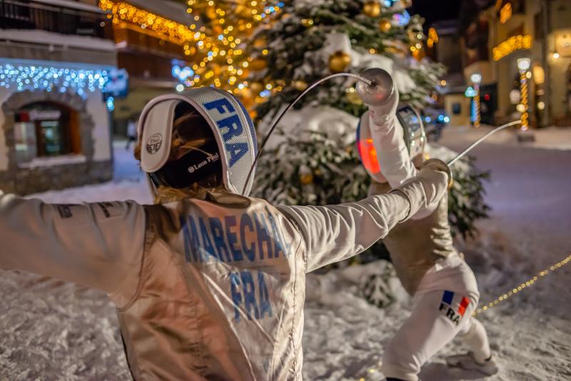 Spectaculaires images d'un combat d'escrime dans la tempête - Combattre le froid