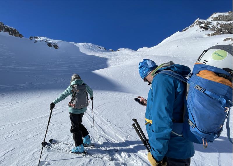 L'appli indispensable pour vos sorties en montagne : Whympr - Anne pendant la montée