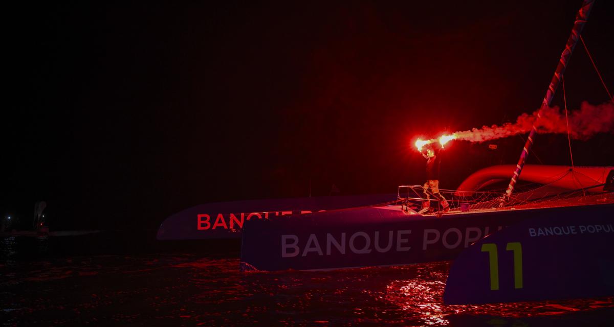 Arrivée d'Armel Le Cléac'h, Maxi Banque Populaire XI, 3e de l'ARKEA ULTIM CHALLENGE - Brest