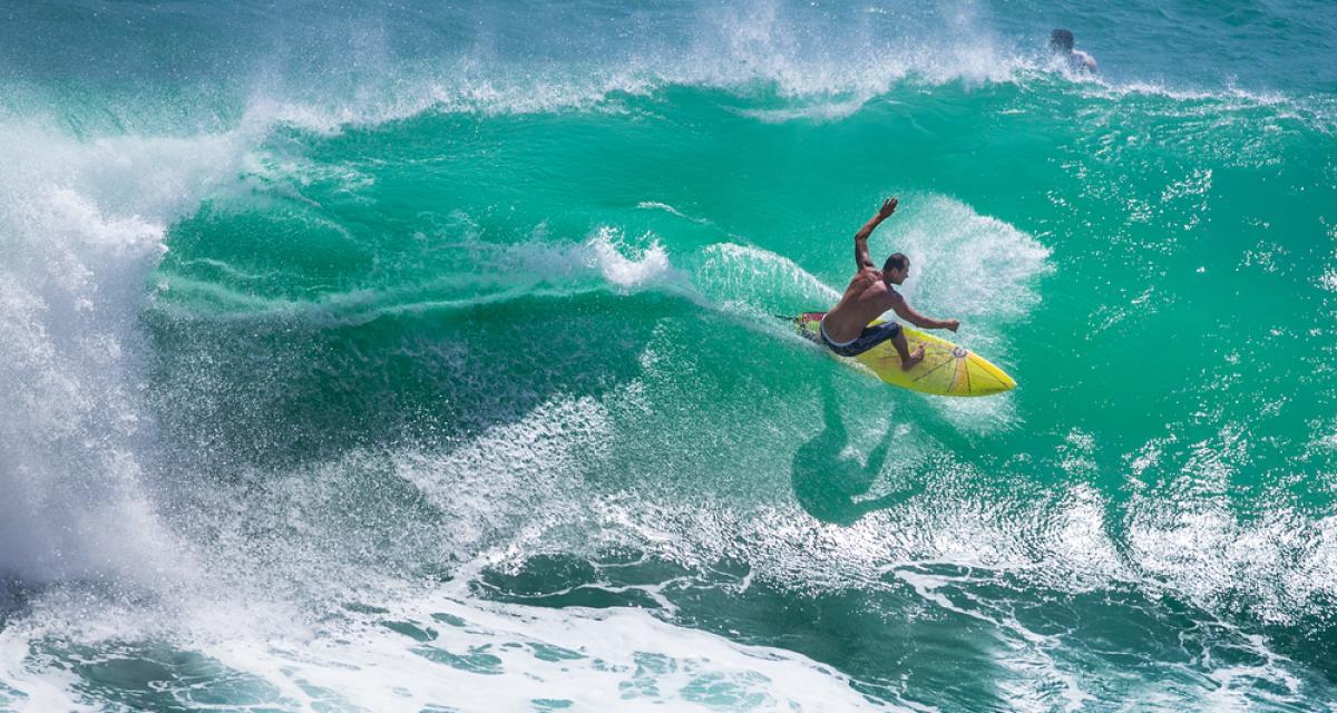 Surfer les vagues de Bali