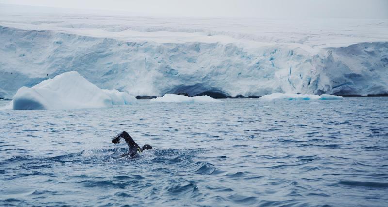 Un triathlon surhumain et inédit en plein coeur de l'Antarctique - Anders Hofman pendant sa dernière partie de course à pied