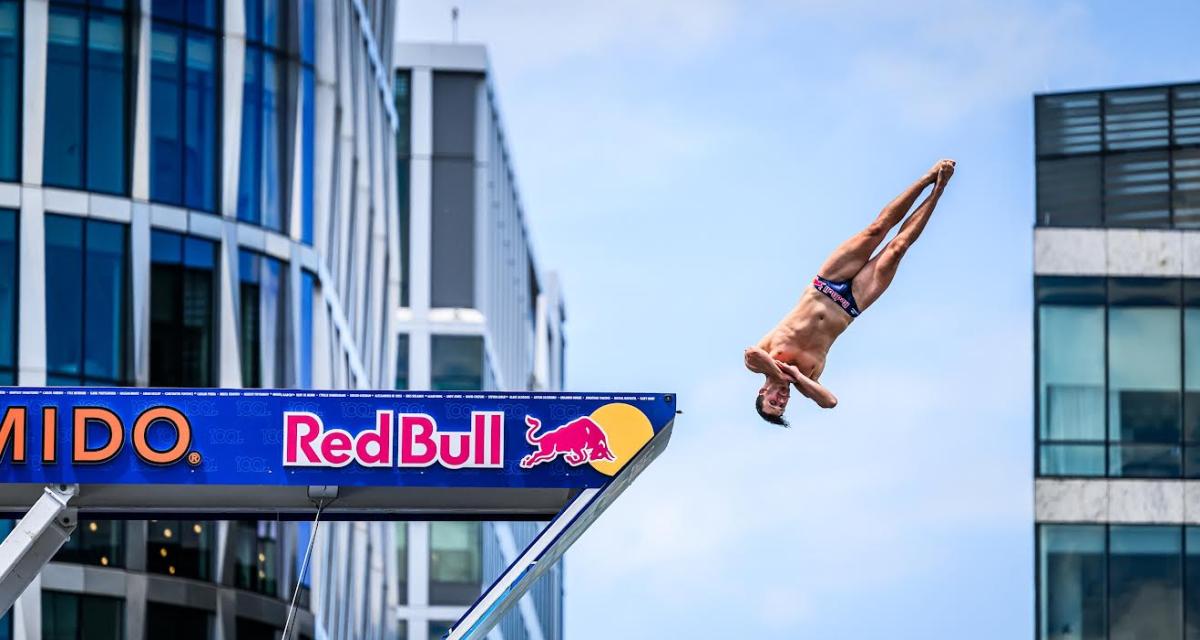 Une légende du cliff diving brille à Boston