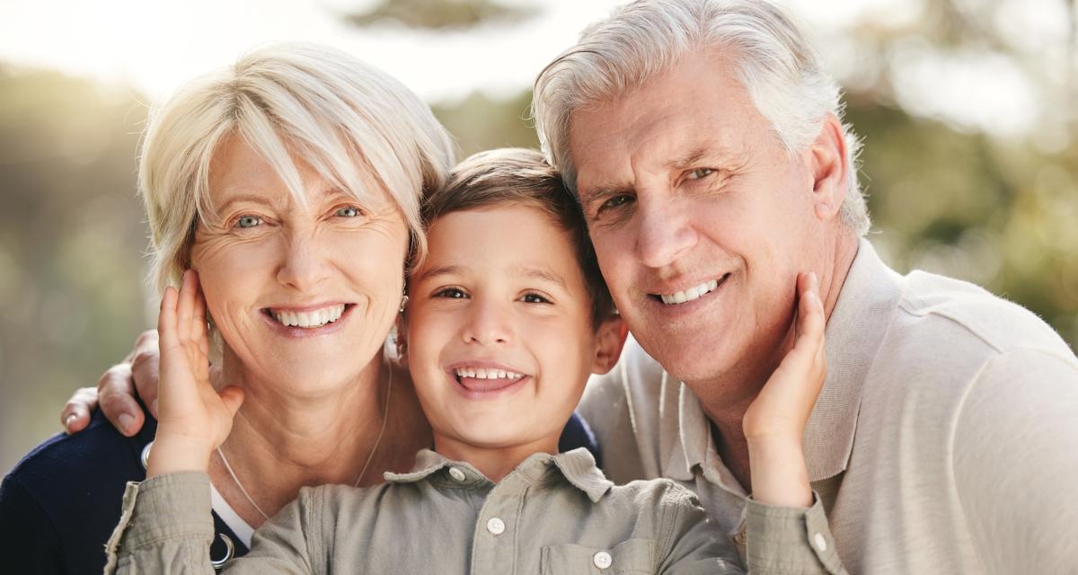 Êtes-vous des grands-parents généreux ? Découvrez combien les retraités donnent à leurs enfants et petits-enfants ?