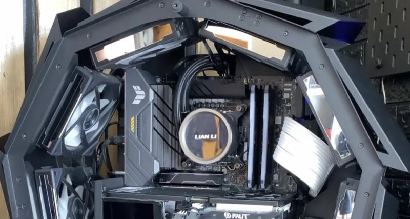  - Il a trouvé un PC avec un design assez particulier 