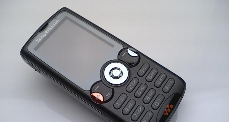 Le top 10 des téléphones des années 2000 va vous étonner - 9. Sony Ericsson Walkman W810i