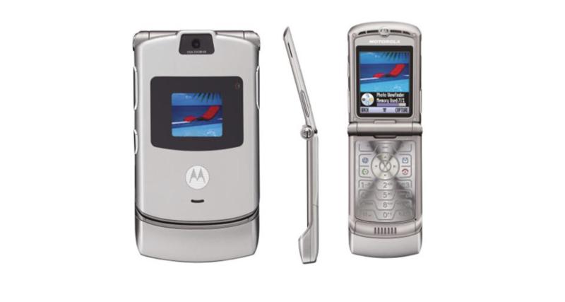 Le top 10 des téléphones des années 2000 va vous étonner - 1. Motorola Razr V3 