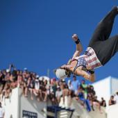 Red Bull Barnstorming : À 300km/h dans un hangar ! - Red Bull Art of Motion 2014 : La Grèce vous fait découvrir le Parkour !