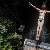 Red Bull Barnstorming : À 300km/h dans un hangar ! - Red Bull Cliff Diving : Le Mexique est à l’honneur