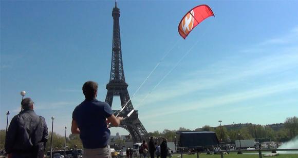  - Du Kitesurf au Trocadéro ? Antoine Auriol a relevé le défi ! 