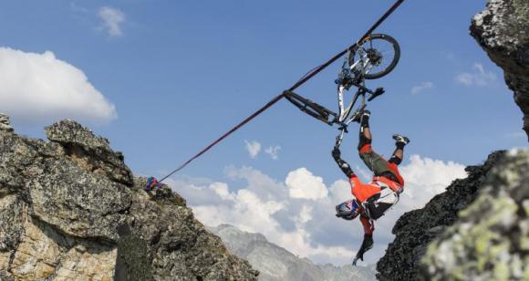 Kenny Belaye, funambule à VTT - Des techniques adaptées aux circonstances