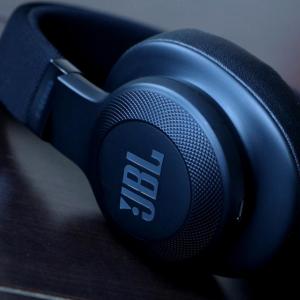  - Test JBL E55BT : le meilleur rapport son/autonomie/prix dans un casque Bluetooth ?