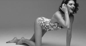 Alessandra Ambrosio torride en motarde sexy ! - Kendall Jenner, pin-up des temps modernes