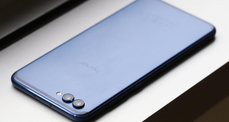 Honor View 10 : le « grand » smartphone à prix « moyen » - Design et construction