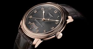 Parmigiani Tonda PF GMT Rattrapante, un emprunt audacieux au chronographe pour une GMT inédite - Un cadran guilloché main, inspiré de la suite de Fibonacci