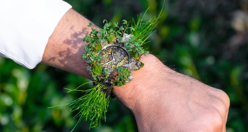 Retour au jardin d’Eden avec la Moser Nature Watch, « Swiss Grown & Made » - Une montre garnie de gazon (suisse), un cadran en pierre naturelle et lichen.