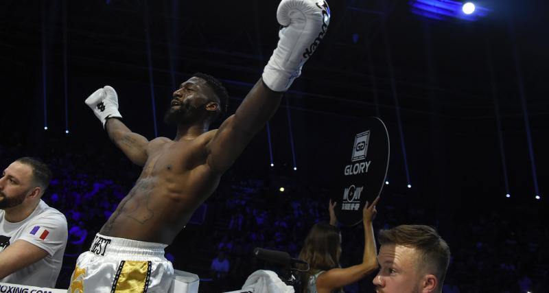 Le Kickboxeur Cédric Doumbé, l'indomptable vainqueur du Glory 66 ! - Le KO lunaire de Cédric Doumbé