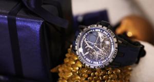 #17 Ulysse Nardin Freak Out Full Black - #11 Lamborghini x Roger Dubuis : Excalibur Aventador S Blue Edition