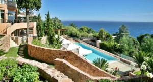 Les cinq plus beaux cinq étoiles au bord de l’eau - Hôtel du Palais, La C(o)orniche, Lily of the Valley, Cap d'Antibes