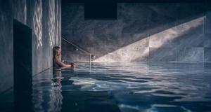 L’Ermitage Evian, un hôtel et spa de montagne qui conjugue raffinement et convivialité - Le superbe spa Yonaguni du Parc Hôtel Obernai, en Alsace