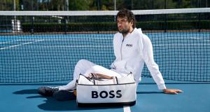 Boss siège désormais au rang de partenaire officiel mode d’Aston Martin - Boss sort le grand jeu dans une collection capsule avec le tennisman Matteo Berrettini 