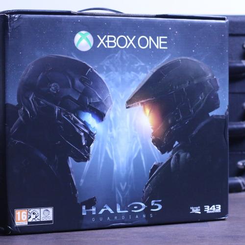 Xbox One - unboxing de l'édition Halo 5 : Guardians