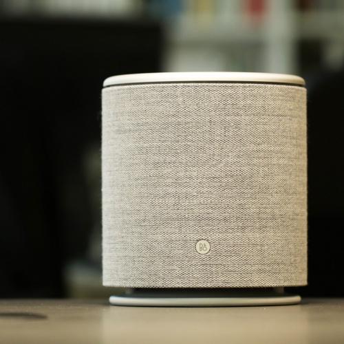 BeoPlay M5 - unboxing de l'enceinte haut de gamme