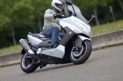 Yamaha T-Max 500 White Max ABS : indétrônable !