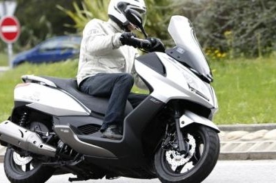 Kymco pose son alternative au X-max !