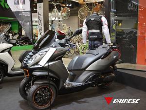 Metropolis 400 D-Air : Dainese, partenaire de Peugeot Scooters