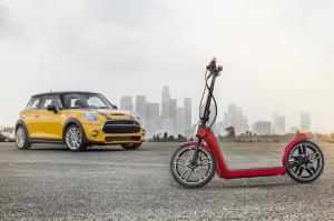 Mini se lance dans la mobilité de proximité : Citysurfer Concept !